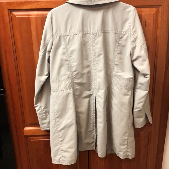 Eddie Bauer Women’s Rain Coat - Picture 2 of 10
